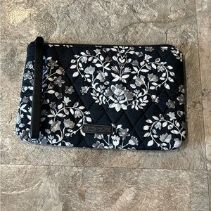 Vera Bradley Wristlet in Chandelier Noir Pattern